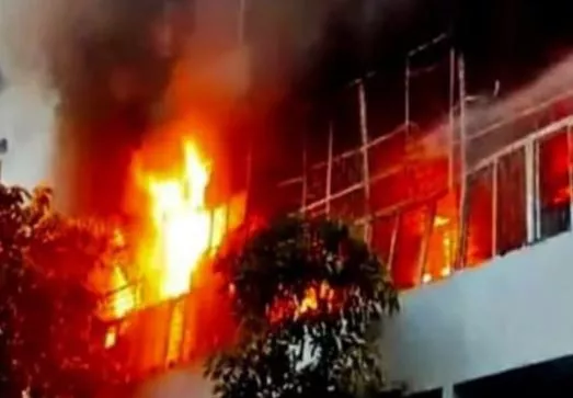 सियालदह के ईएसआई अस्पताल में आग लगने के बाद निकाले गए मरीजों में एक की मौत
