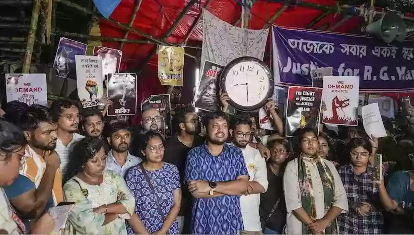 जूनियर डाक्टरों ने खत्म किया अनशन