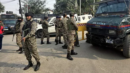  अनंतनाग के वन क्षेत्र में सुरक्षाबलों के साथ मुठभेड़ में दो आतंकवादी ढेर