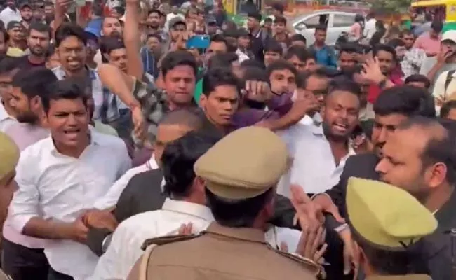 Police lathi-charge on protesting UPPSC aspirants in Prayagraj