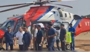 महाराष्ट्र के अमरावती में चुनाव आयोग की टीम ने राहुल गांधी के बैग की जांच की