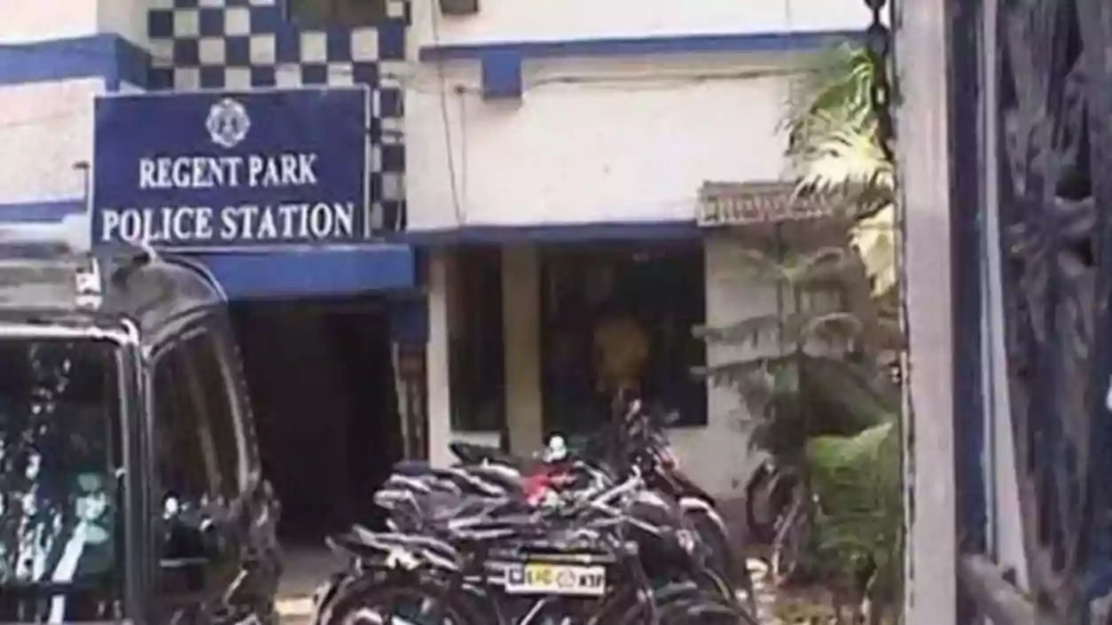 Traffic Police Inspector attacked while breaking up fight in Kolkata