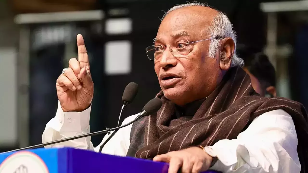 बैलेट पेपर पर देशव्यापी अभियान चलायें, नहीं चाहिए ईवीएमः खरगे