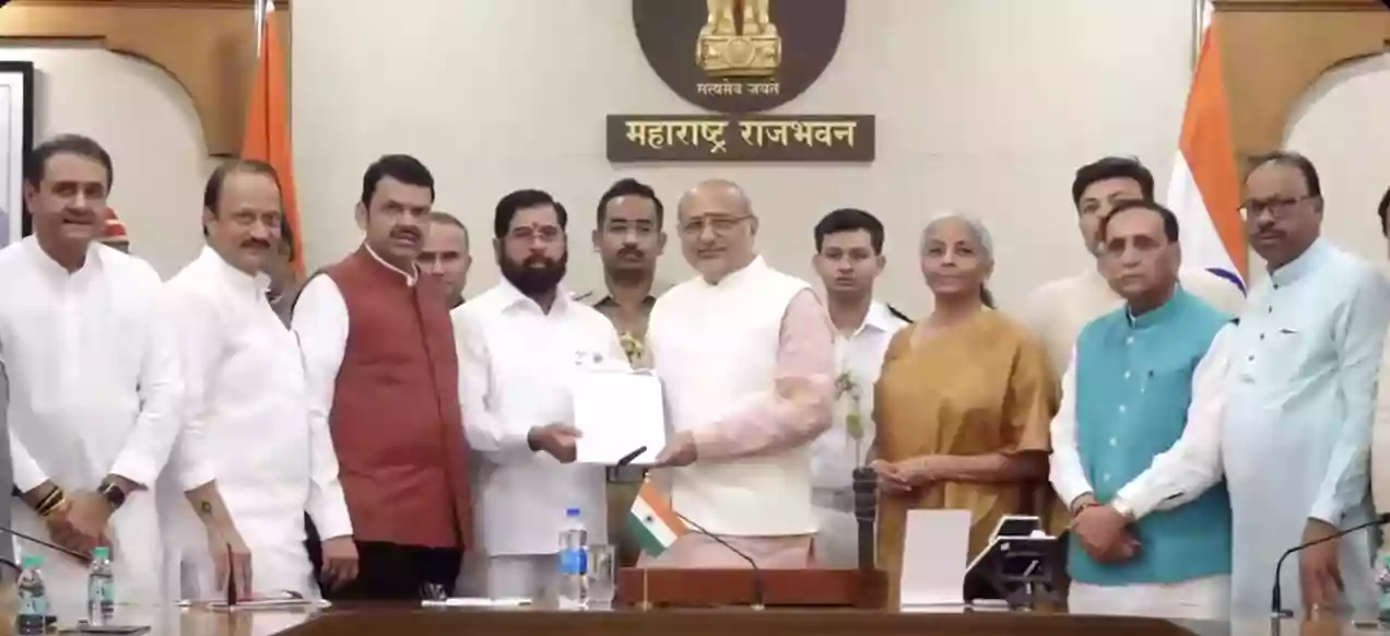 देवेंद्र फडणवीस ने राज्यपाल से किया सरकार बनाने का दावा, शपथ ग्रहण गुरुवार को