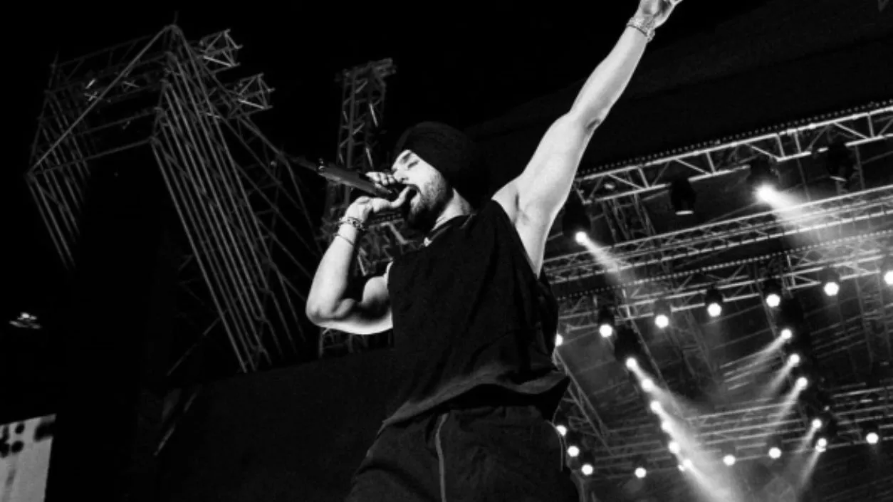 Diljit Dosanjh fires back at Bajrang dal protests, shouts 'Kisi ke baap ka Hindustan thodi hai!' at Indore concert