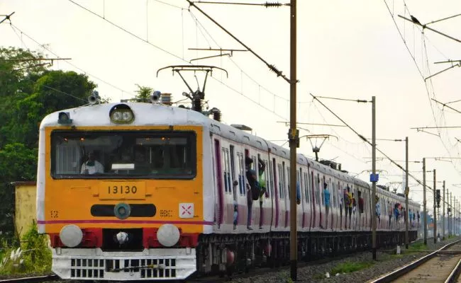 सोमवार तक हावड़ा डिवीजन में कई लोकल ट्रेनें रद्द, लंबी दूरी की ट्रेनों के रूट बदले