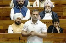 राहुल गांधी ने एकलव्य का अंगूठा काटे जाने के प्रसंग को लेकर केंद्र पर साधा निशाना