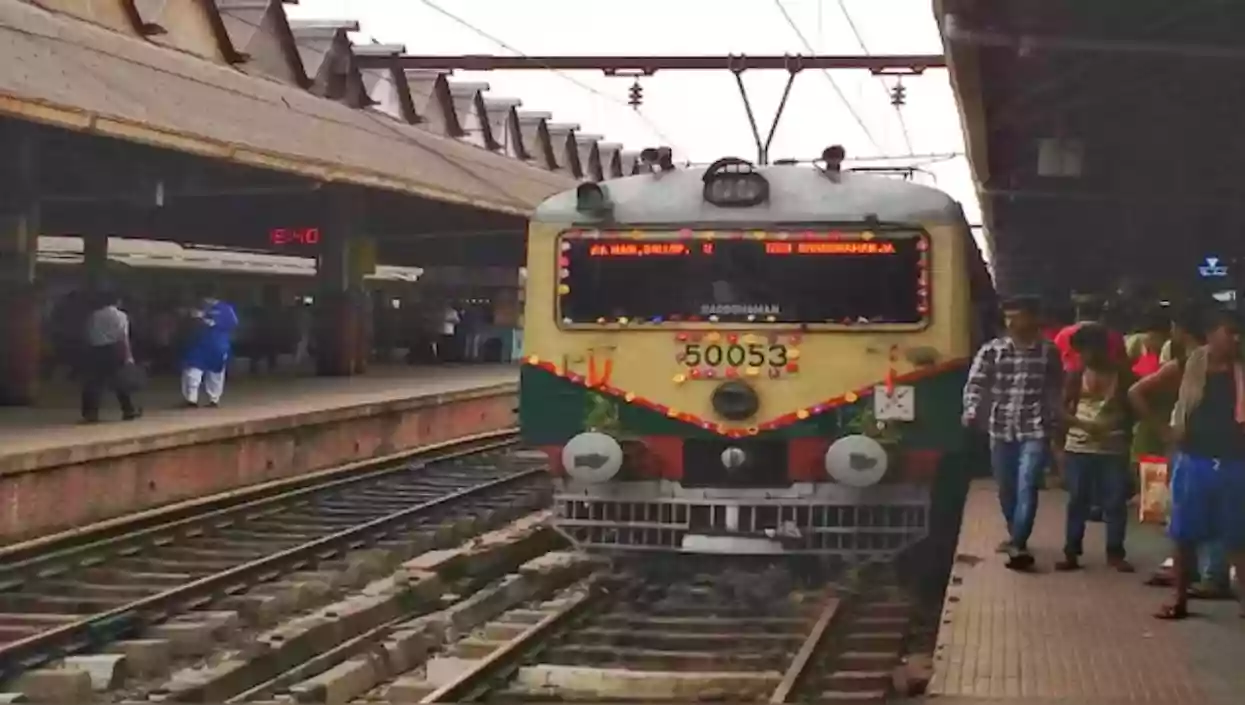 Kamrup Express escapes accident, causes brief disruption on Howrah-Burdwan Line