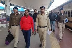 शालीमार स्टेशन पर व्यक्ति के पास मिले 17 लाख 95 हजार रुपए, हिरासत में लेकर पूछताछ जारी