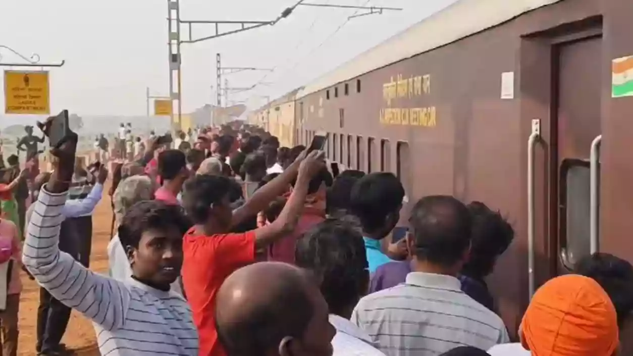 Bishnupur-Tarakeshwar railway line advances with successful train test run to Boro Gopinathpur