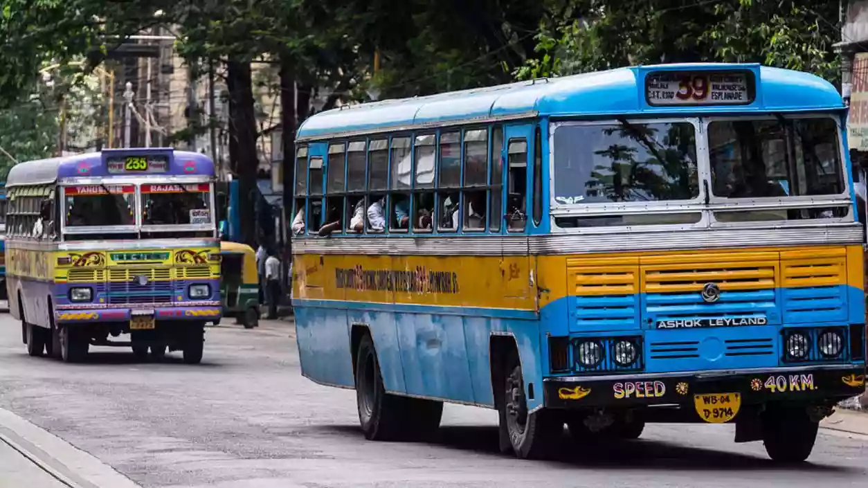 Racing bus knocks down woman near Ultadanga, passerby vandalize the vehicle