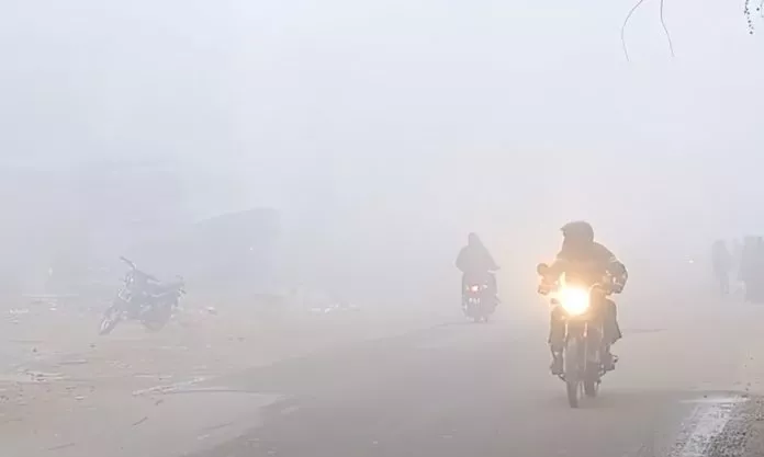 Srinagar, Chandigarh, Agra, Lucknow, Amritsar and Gwalior airports reported zero visibility due to fog 