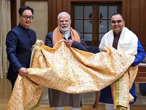 प्रधानमंत्री मोदी की ओर से केंद्रीय मंत्री किरेन रिजिजू ने राजस्थान के अजमेर में ख्वाजा की दरगाह पर चढ़ाई चादर