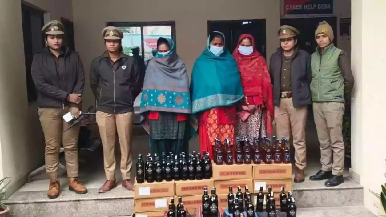 Three women arrested in Banaras for smuggling 275 liters of alcohol to Bihar