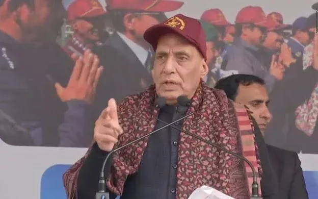 भाजपा सरकार दिल्ली और कश्मीर के साथ समान व्यवहार करती हैः राजनाथ सिंह