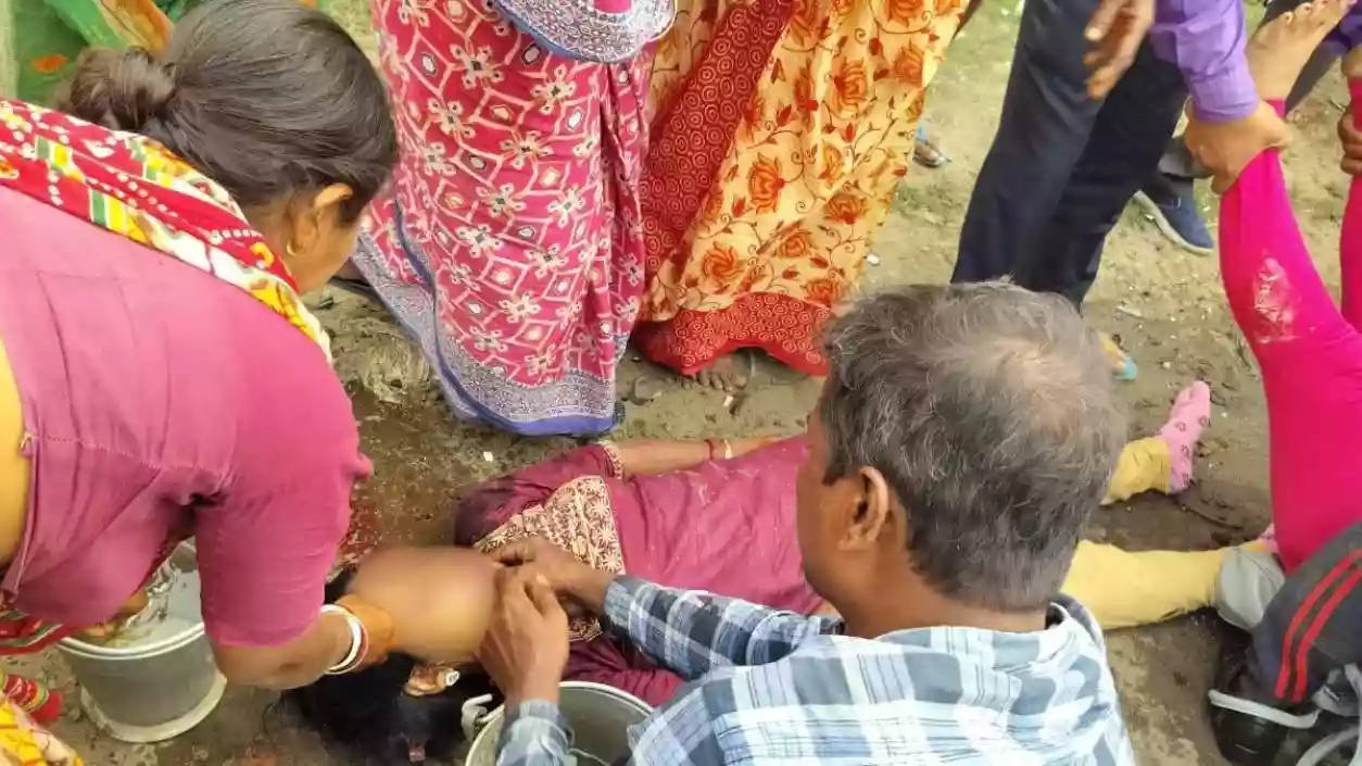 1 dead, 4 injured in crash on Kolkata-Bakkhali route after collision with container on NH 117