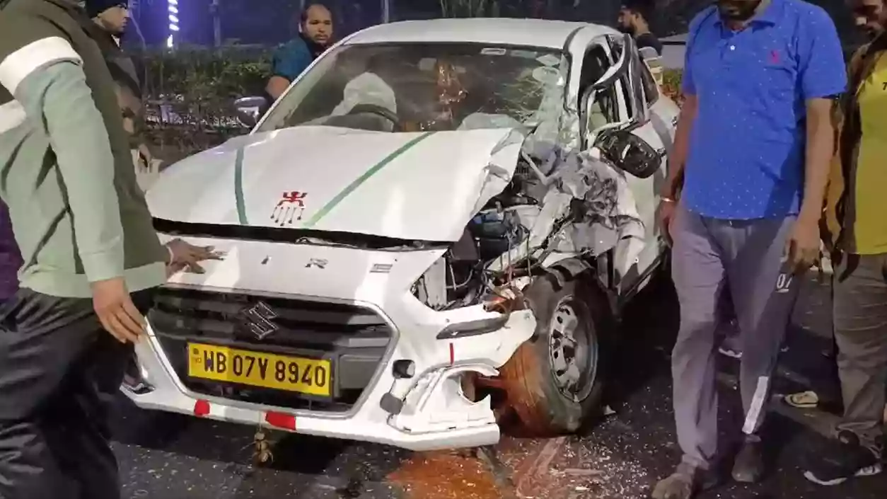 Ola driver loses control, crashes into PWD vehicle in Salt Lake