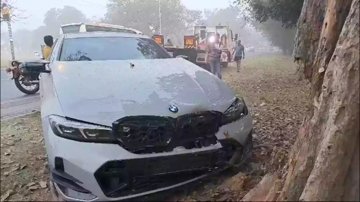 Speeding car hits tree on Red Road, driver detained