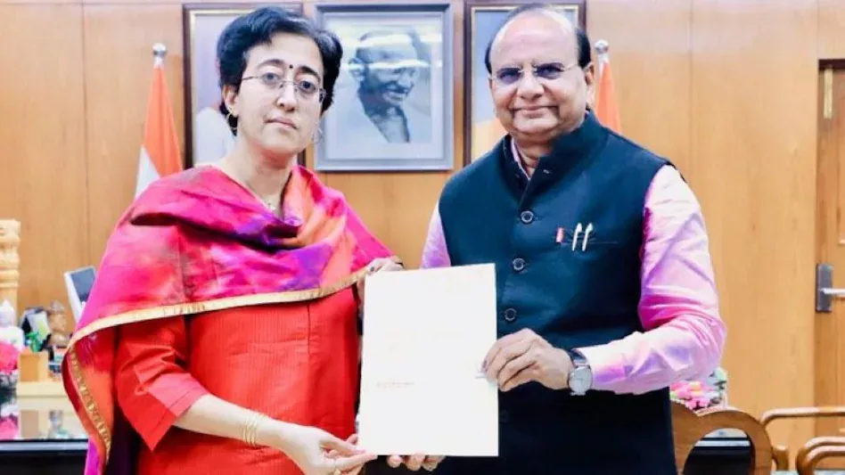  आतिशी ने दिल्ली के मुख्यमंत्री पद से दिया इस्तीफा