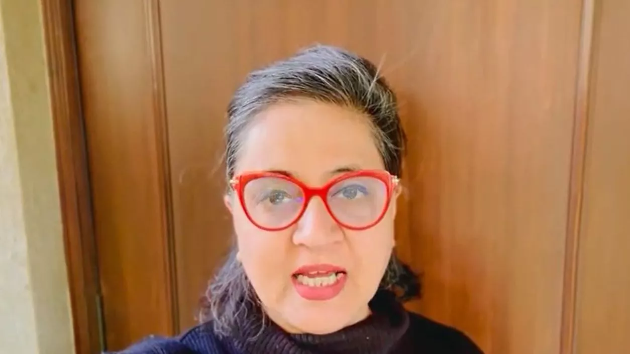 TMC MP Sagarika Ghose blames Modi Govt over Kumbh crowd control failure | Watch