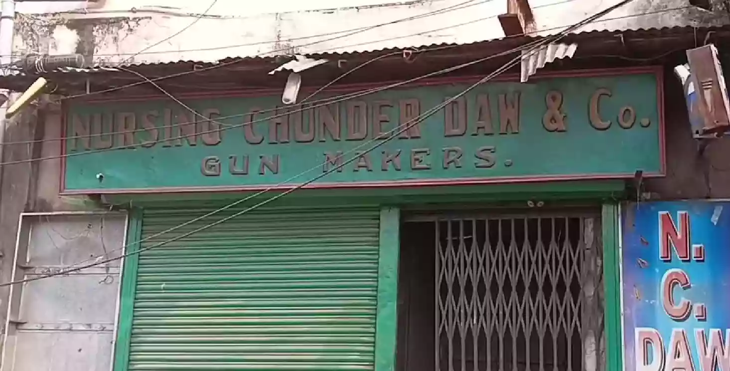 Gun shop in BBD Bagh suspected of Arms Smuggling, raided by STF
