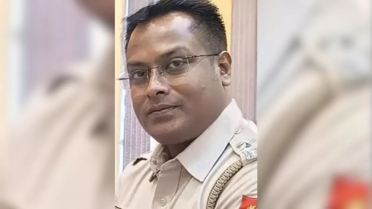 Ex-Chanditala IC shoots himself with illegal gun amid heated argument with girlfriend; Shocking details emerge