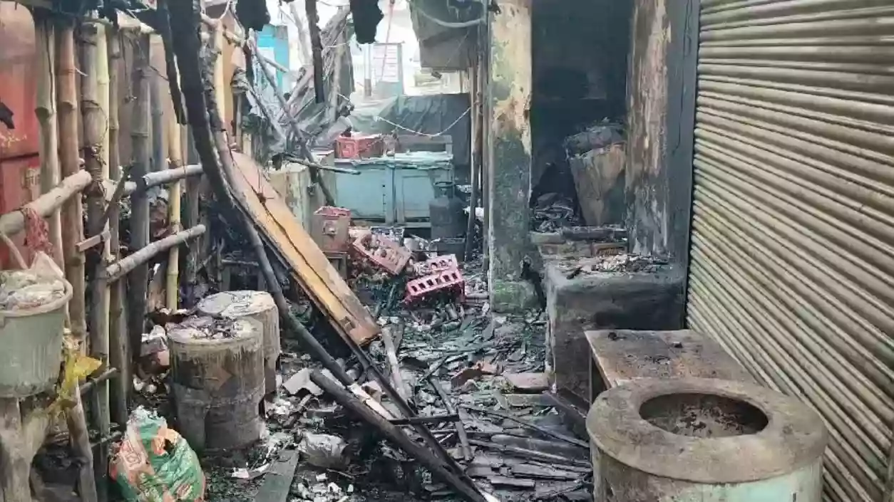 Tea stall fire in Maheshtala destroys shops, firefighters douse blaze in an hour