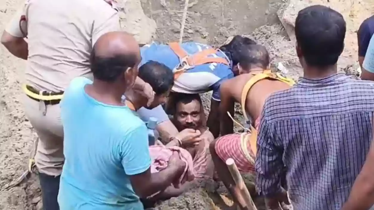 Soil collapse at Rajarhat construction site: One worker rescued, another missing