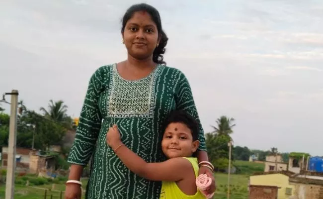 Mother-daughter found dead in Madhyamgram home, suicide note recovered