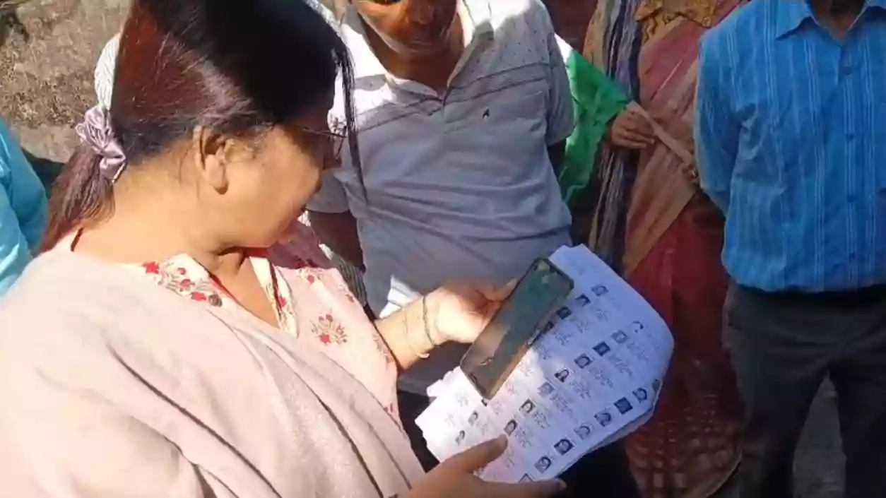 Same EPIC no. found on voter cards from Gujarat and West Bengal