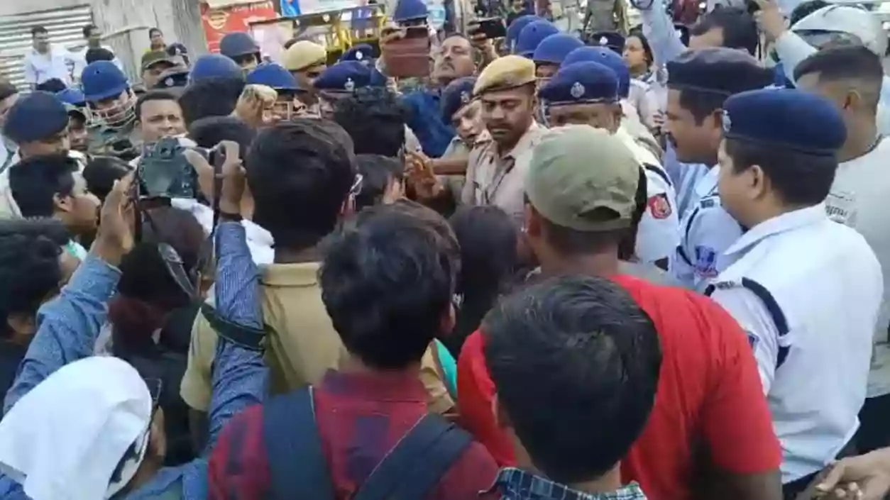 Protests by SFI intensify across Bengal, calls for Education Minister’s resignation as clashes erupt