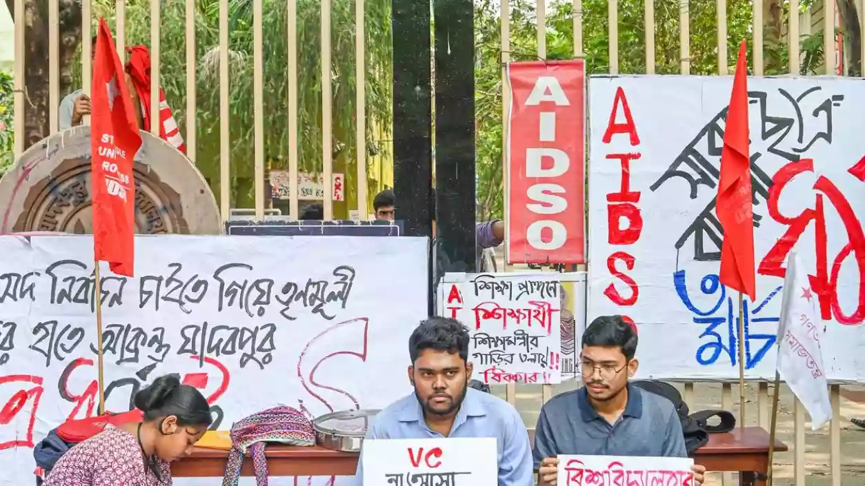 Students protest intensifies at Jadavpur University; Vice-Chancellor ready for talks