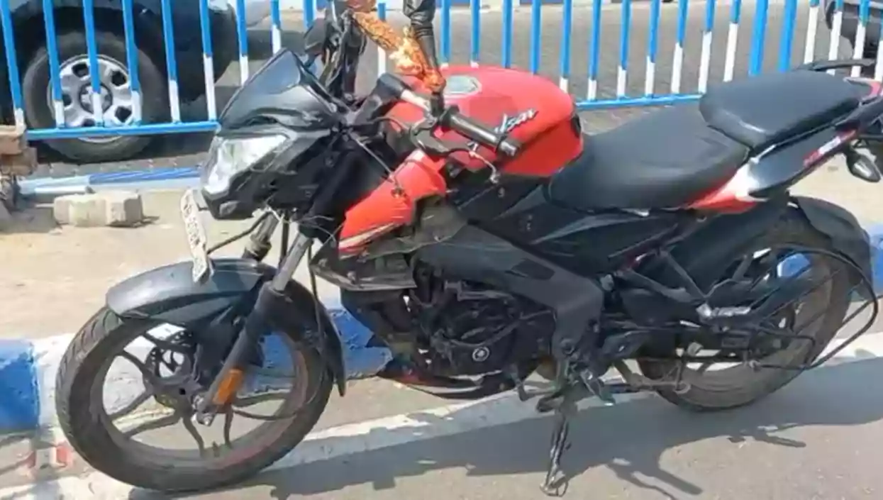 Speeding bike loses control and crashes into divider on Laketown bypass