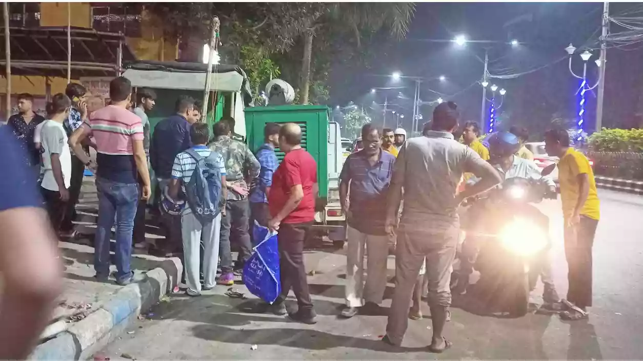 Speeding biker hits child on footpath in Kasba, both critical