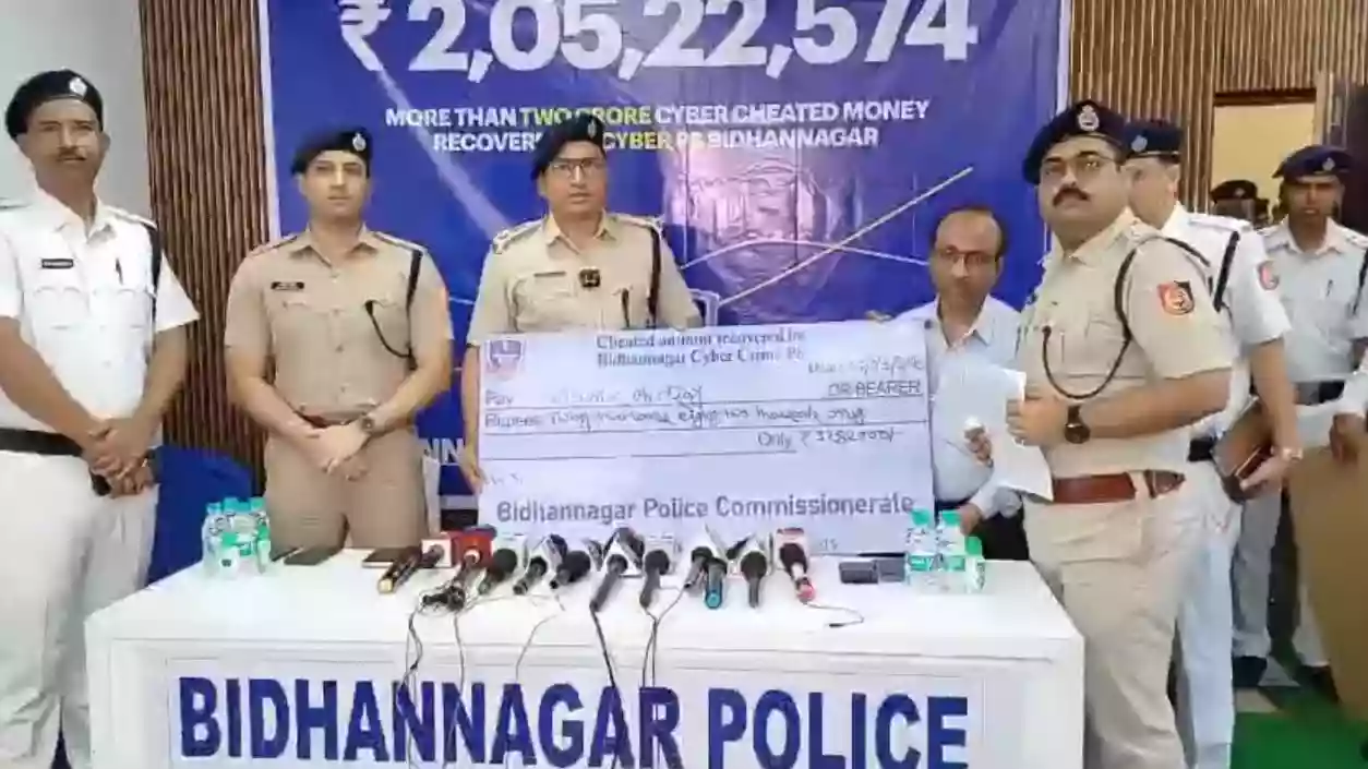 Bidhannagar cyber police recover ₹2.05 crore, refund victims of online fraud | Watch