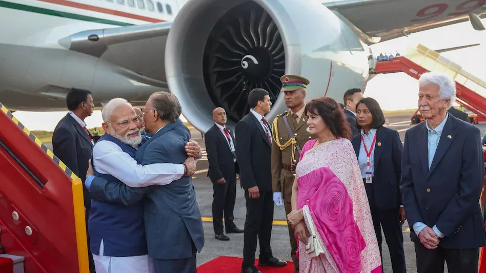 मॉरीशस में PM मोदी का भव्य स्वागत... पीएम नवीन रामगुलाम के साथ विपक्षी नेता, जज और 200 VVIP पहुंचे एयरपोर्ट