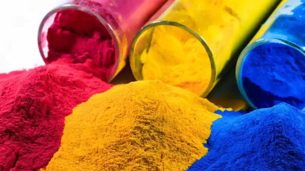 Toxic Chinese Abir floods Kolkata markets; Police crack down before Holi