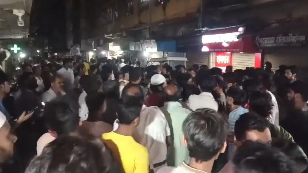 Howrah erupts in violence over market dispute, shops vandalized, several injured
