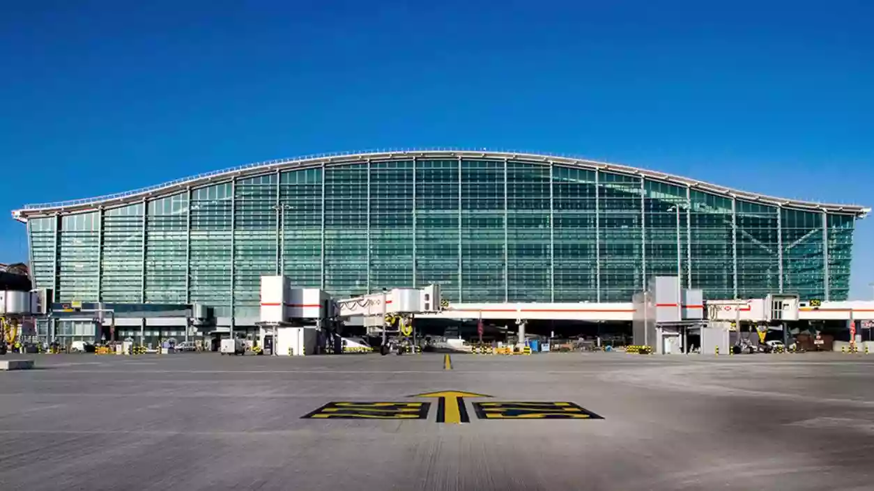 Heathrow Airport shuts down, hundreds of flights cancelled and diverted