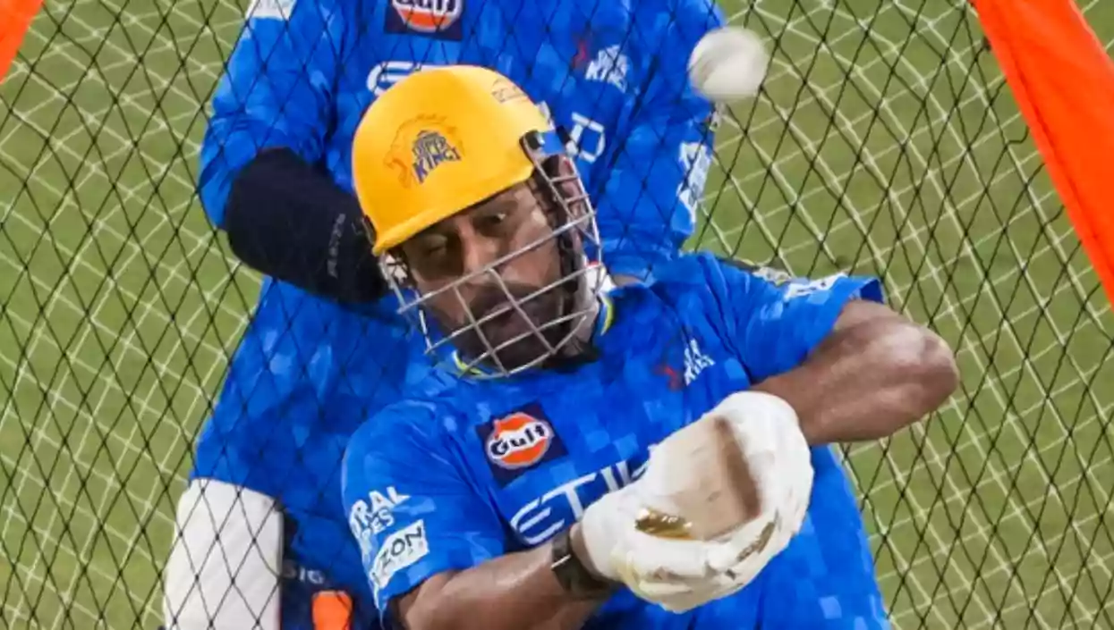 MS Dhoni trains till midnight ahead of CSK vs MI clash, Sam Curran calls it ‘unbelievable'