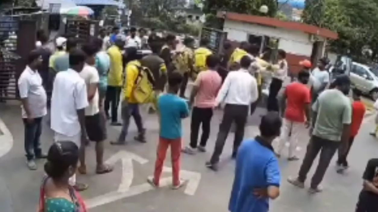 Delivery boy assaults security guard over parking dispute at New Town residential complex