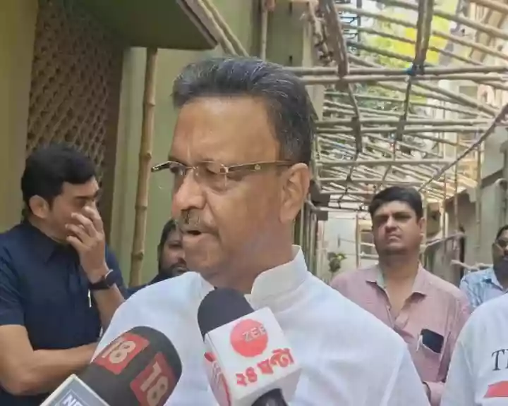केएमडीए हावड़ा में भूस्खलन से प्रभावित 96 परिवारों के लिए बनेंगे बांग्लार बाड़ी : फिरहाद