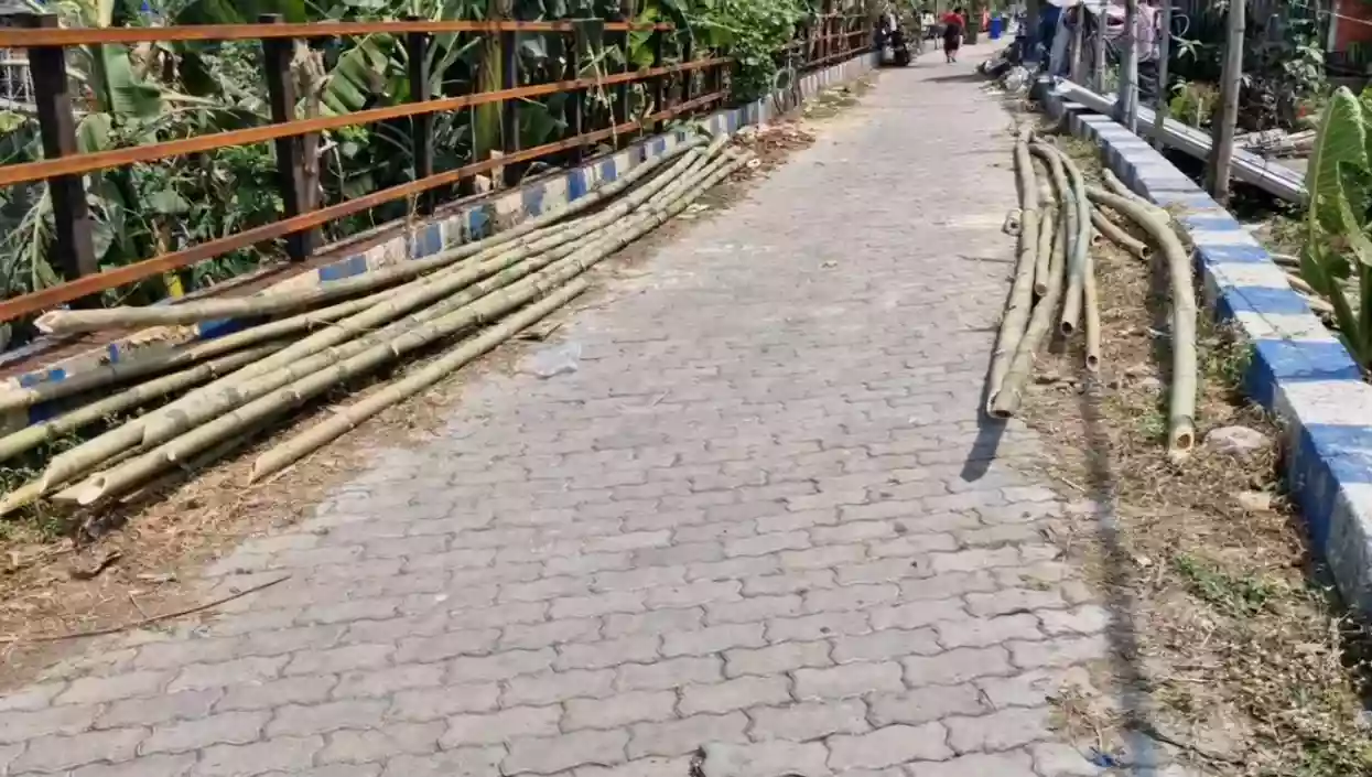 Illegal construction on a Canal in Newtown halted; Police arrest three