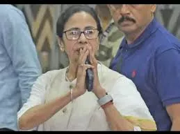 मैं उनकी हिंसा का जवाब काम से दूंगी : मुख्यमंत्री