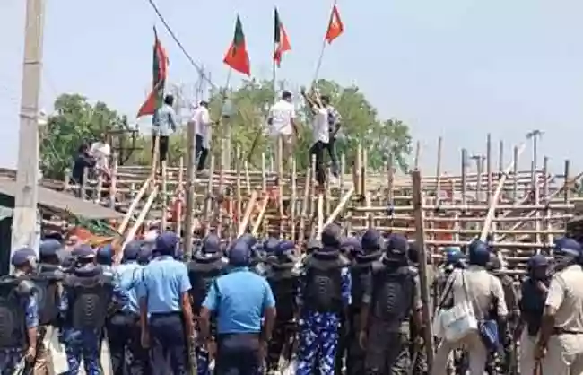 मोथाबारी मामले में भाजपा का प्रदर्शन, सादुल्लापुर में सुकांत लिए गए हिरासत में