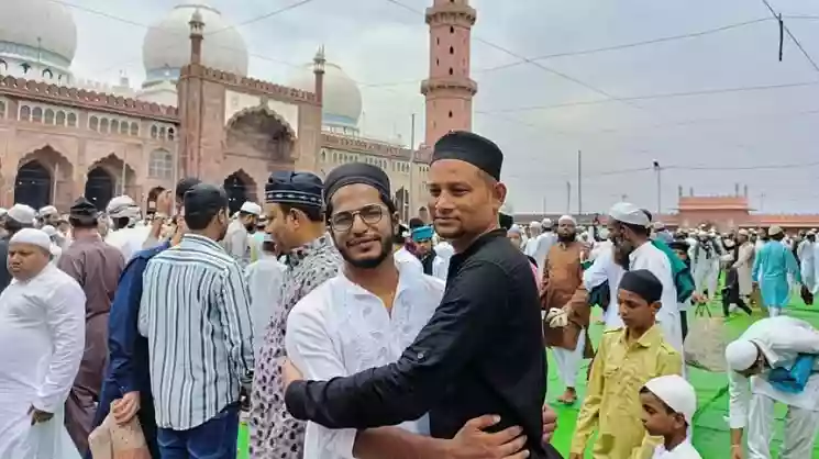 देशभर की प्रमुख मस्जिदों में ईद-उल-फितर की नमाज अदा, अमन और शांति की दुआ की गई