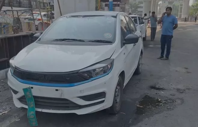 साल्ट लेक सेक्टर 5 में हुई चार वाहनों की भिड़ंत