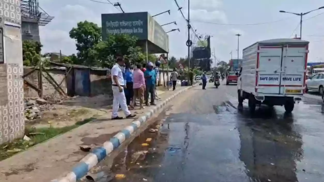 Scooter rider crushed to death by state bus at Chingrighata, locals protest on spot