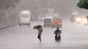 बंगाल में झमाझम बारिश और समुद्र में ज्वारभाटे की आशंका, दोहरे चक्रवात से बढ़ा खतरा