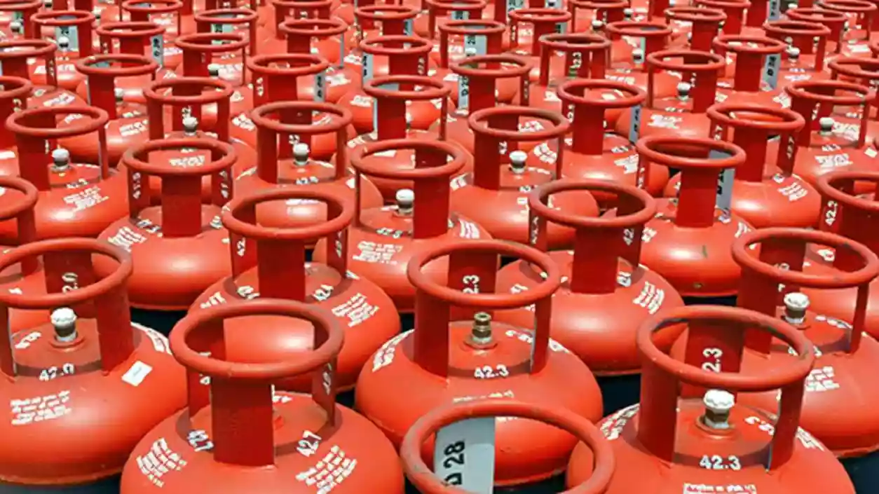 Cooking gas cylinder gets costlier by Rs.50 for both subsidised and general users